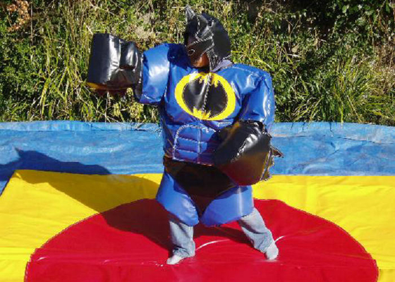 Superman formant les jeux interactifs adaptés aux besoins du client par costumes d'adultes de couleur de lutte de sumo