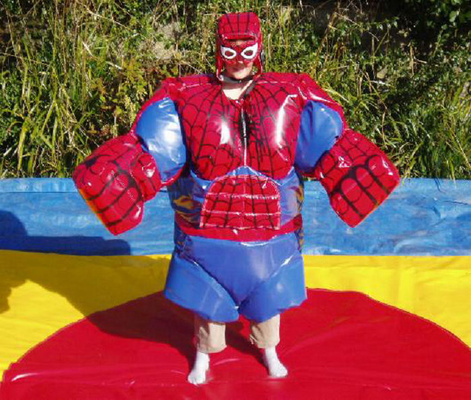 Superman formant les jeux interactifs adaptés aux besoins du client par costumes d'adultes de couleur de lutte de sumo