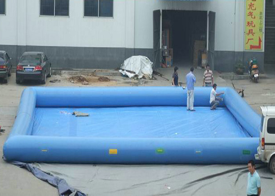 La piscine gonflable de rectangle mobile, gonflable au-dessus de la terre met l'installation en commun facile
