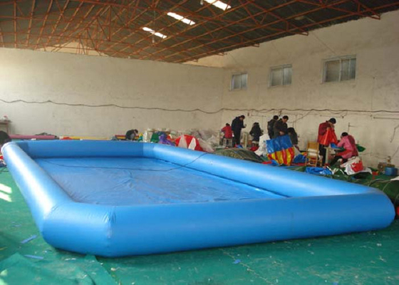 La piscine gonflable de rectangle mobile, gonflable au-dessus de la terre met l'installation en commun facile