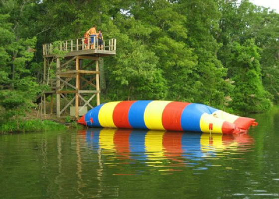 Arc-en-ciel imprimant le lancement protecteur UV d'oreiller de l'eau de jouets gonflables de l'eau