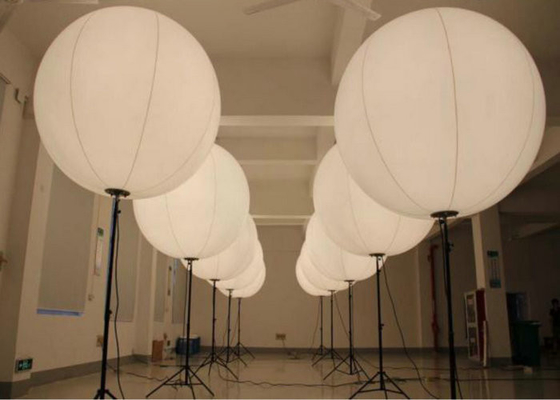La décoration de nuit allument l'intense luminosité d'Inflatables pour la noce
