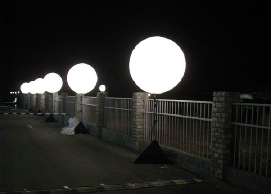 La décoration de nuit allument l'intense luminosité d'Inflatables pour la noce