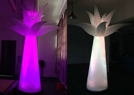 La formation de palmier allument la taille adaptée aux besoins du client par Inflatables pour des campagnes de promotion