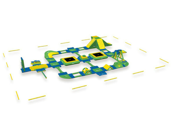 Le parc aquatique gonflable classé énorme vert/jaune a imprimé pour le terrain de jeu d'océan