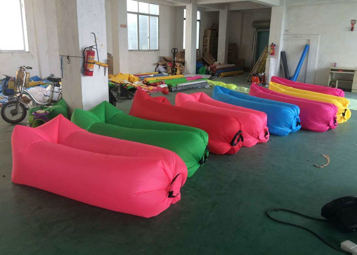 Impression colorée facilement de transport de canapé-lit gonflable pour le repos de plage