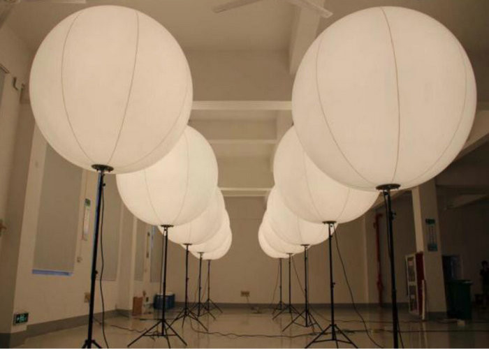 La décoration de nuit allument l'intense luminosité d'Inflatables pour la noce